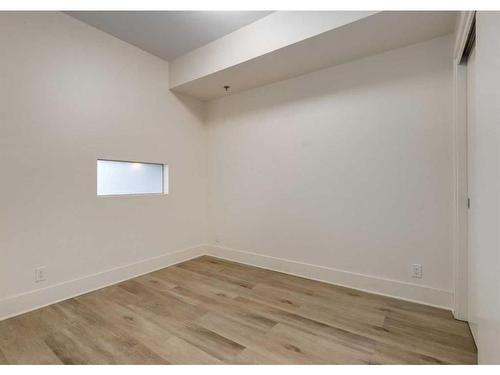 317-1087 2 Avenue Nw, Calgary, AB - Indoor Photo Showing Other Room