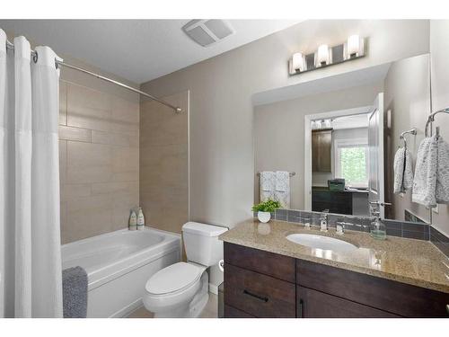 307 Valley Ridge Manor Nw, Calgary, AB - Indoor Photo Showing Bathroom