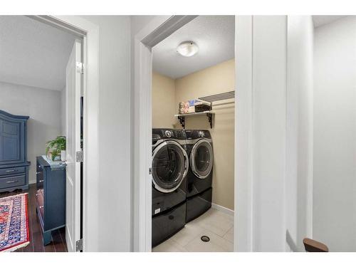 307 Valley Ridge Manor Nw, Calgary, AB - Indoor Photo Showing Laundry Room