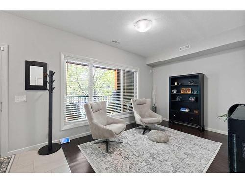 307 Valley Ridge Manor Nw, Calgary, AB - Indoor Photo Showing Living Room