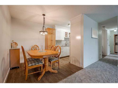 1307-4001A 49 Street Nw, Calgary, AB - Indoor Photo Showing Dining Room