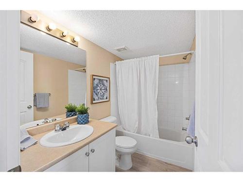 1213-8 Bridlecrest Drive Sw, Calgary, AB - Indoor Photo Showing Bathroom