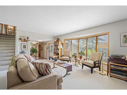 359 Silver Valley Boulevard Nw, Calgary, AB - Indoor Photo Showing Living Room