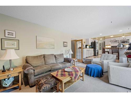 359 Silver Valley Boulevard Nw, Calgary, AB - Indoor Photo Showing Living Room