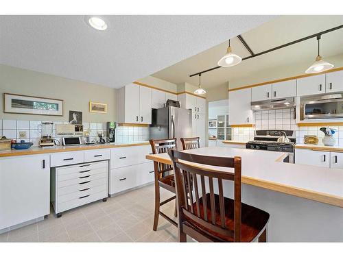 359 Silver Valley Boulevard Nw, Calgary, AB - Indoor Photo Showing Kitchen