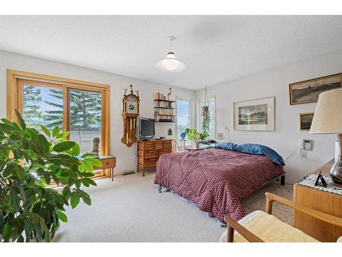 359 Silver Valley Boulevard Nw, Calgary, AB - Indoor Photo Showing Bedroom