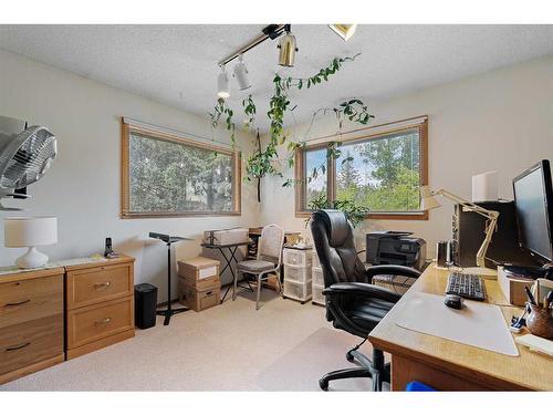 359 Silver Valley Boulevard Nw, Calgary, AB - Indoor Photo Showing Office