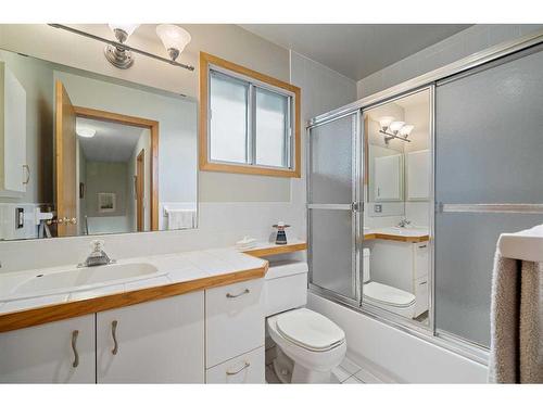 359 Silver Valley Boulevard Nw, Calgary, AB - Indoor Photo Showing Bathroom