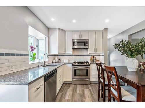 2819 Grant Crescent Sw, Calgary, AB - Indoor Photo Showing Kitchen With Stainless Steel Kitchen With Upgraded Kitchen