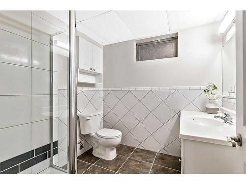 2819 Grant Crescent Sw, Calgary, AB - Indoor Photo Showing Bathroom