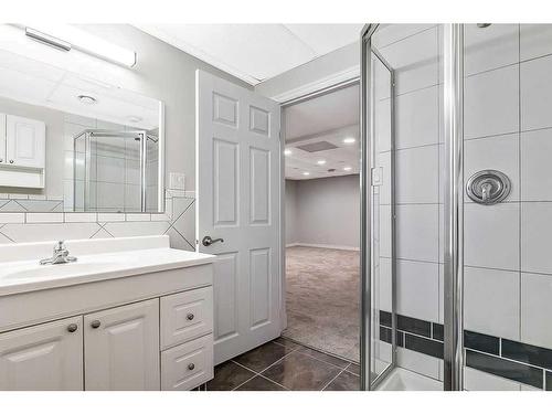 2819 Grant Crescent Sw, Calgary, AB - Indoor Photo Showing Bathroom