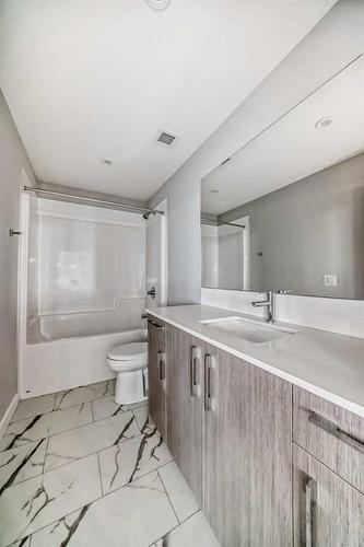 2101-681 Savanna Boulevard Ne, Calgary, AB - Indoor Photo Showing Bathroom