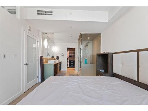 903-530 12 Avenue Sw, Calgary, AB - Indoor Photo Showing Bedroom