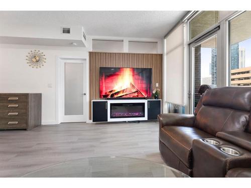903-530 12 Avenue Sw, Calgary, AB - Indoor Photo Showing Living Room