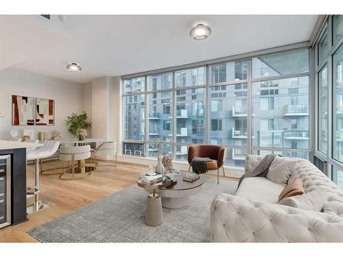 605-530 12 Avenue Sw, Calgary, AB - Indoor Photo Showing Living Room