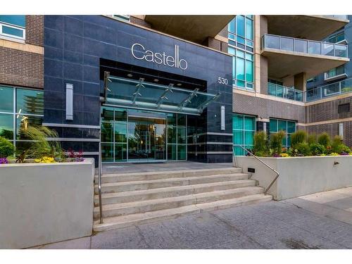 605-530 12 Avenue Sw, Calgary, AB - Outdoor With Balcony