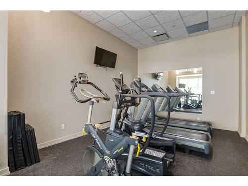 605-530 12 Avenue Sw, Calgary, AB - Indoor Photo Showing Gym Room