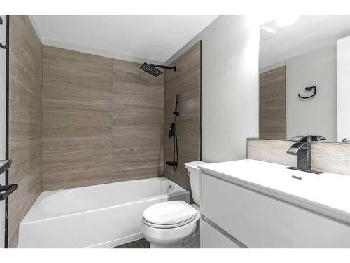 401-1817 16 Street Sw, Calgary, AB - Indoor Photo Showing Bathroom