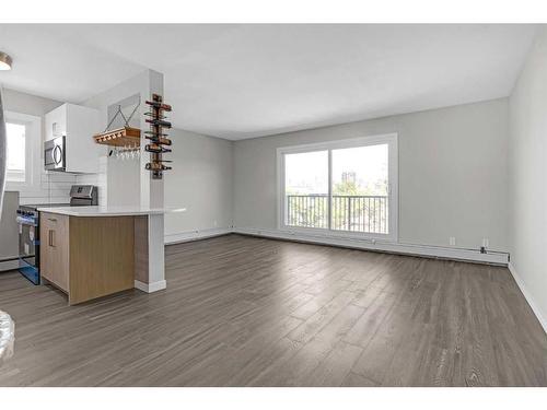 401-1817 16 Street Sw, Calgary, AB - Indoor Photo Showing Other Room