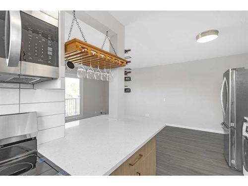 401-1817 16 Street Sw, Calgary, AB - Indoor Photo Showing Kitchen