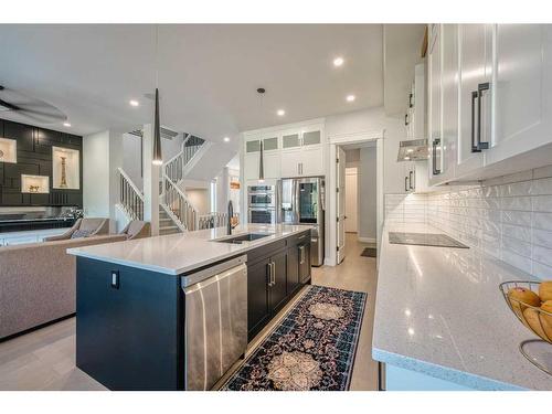 17 Hampstead Mews Nw, Calgary, AB - Indoor Photo Showing Kitchen With Upgraded Kitchen
