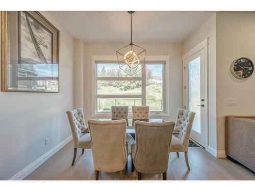 17 Hampstead Mews Nw, Calgary, AB - Indoor Photo Showing Dining Room