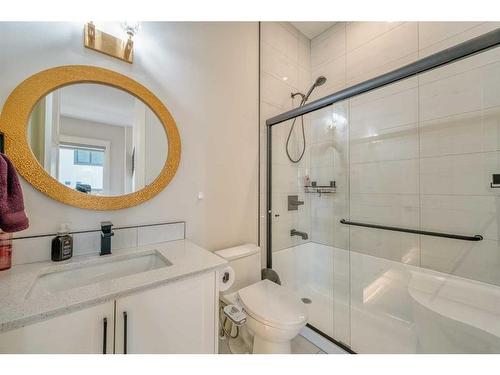 17 Hampstead Mews Nw, Calgary, AB - Indoor Photo Showing Bathroom