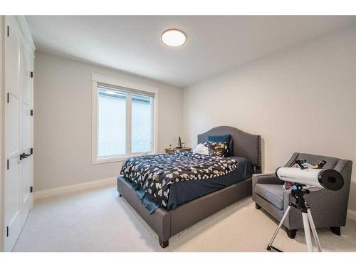 17 Hampstead Mews Nw, Calgary, AB - Indoor Photo Showing Bedroom