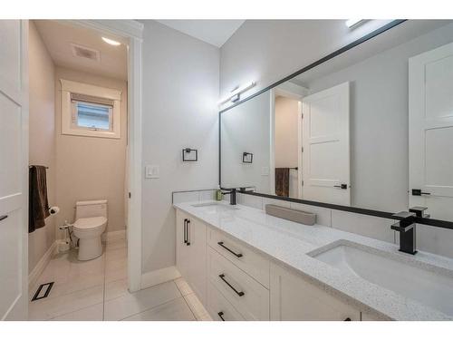 17 Hampstead Mews Nw, Calgary, AB - Indoor Photo Showing Bathroom