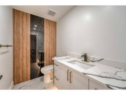 17 Hampstead Mews Nw, Calgary, AB - Indoor Photo Showing Bathroom