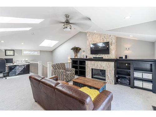 427 21 Avenue Nw, Calgary, AB - Indoor With Fireplace