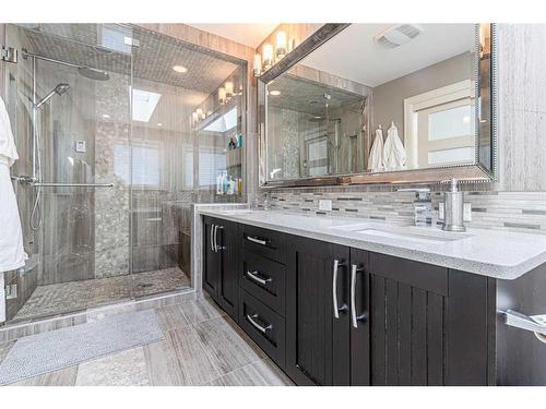 427 21 Avenue Nw, Calgary, AB - Indoor Photo Showing Bathroom