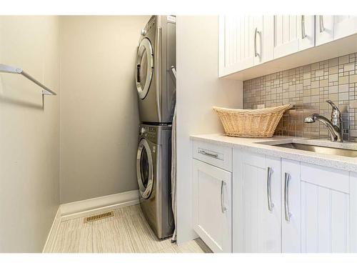 427 21 Avenue Nw, Calgary, AB - Indoor Photo Showing Laundry Room