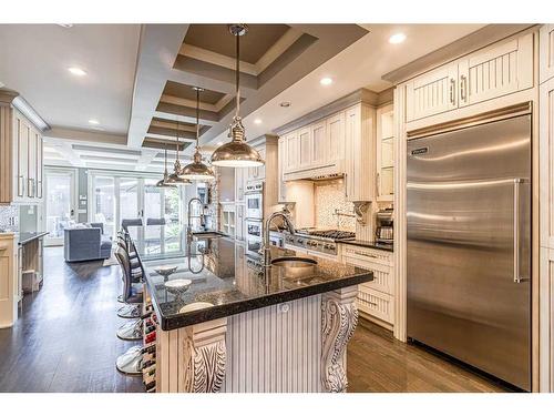 427 21 Avenue Nw, Calgary, AB - Indoor Photo Showing Kitchen With Upgraded Kitchen