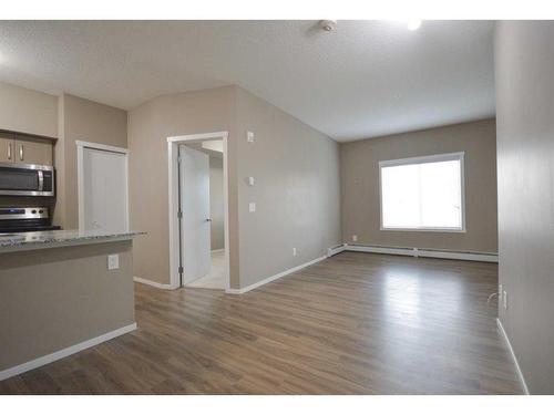 1106-4641 128 Avenue Ne, Calgary, AB - Indoor Photo Showing Kitchen