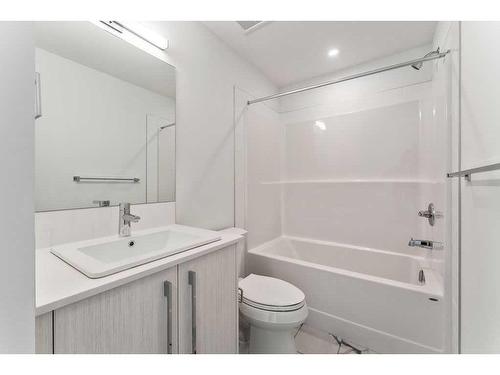 225 Creekside Drive Sw, Calgary, AB - Indoor Photo Showing Bathroom