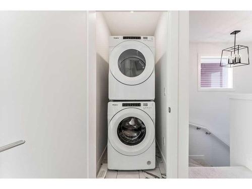 225 Creekside Drive Sw, Calgary, AB - Indoor Photo Showing Laundry Room