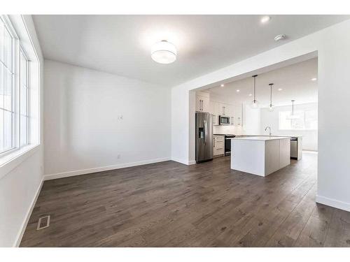 225 Creekside Drive Sw, Calgary, AB - Indoor Photo Showing Kitchen