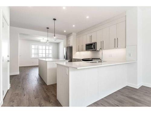 225 Creekside Drive Sw, Calgary, AB - Indoor Photo Showing Kitchen With Upgraded Kitchen