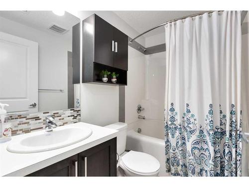 305 Carringvue Manor Nw, Calgary, AB - Indoor Photo Showing Bathroom