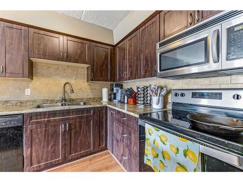 905-2200 Woodview Drive Sw, Calgary, AB - Indoor Photo Showing Kitchen With Double Sink
