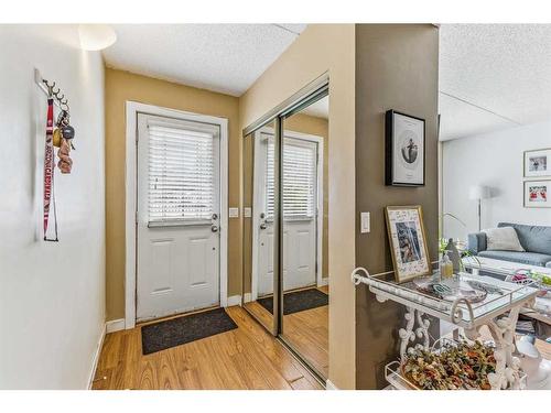 905-2200 Woodview Drive Sw, Calgary, AB - Indoor Photo Showing Other Room