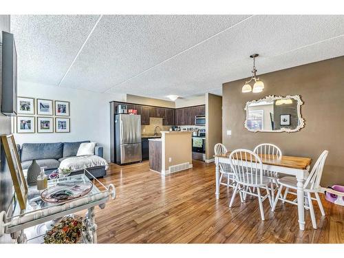 905-2200 Woodview Drive Sw, Calgary, AB - Indoor Photo Showing Dining Room