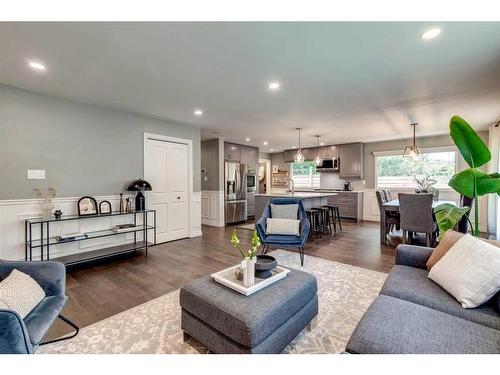 8244 7 Street Sw, Calgary, AB - Indoor Photo Showing Living Room