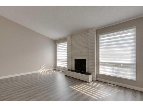 1419 31 Street Sw, Calgary, AB - Indoor Photo Showing Living Room With Fireplace