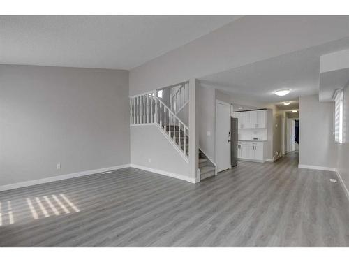 1419 31 Street Sw, Calgary, AB - Indoor Photo Showing Other Room