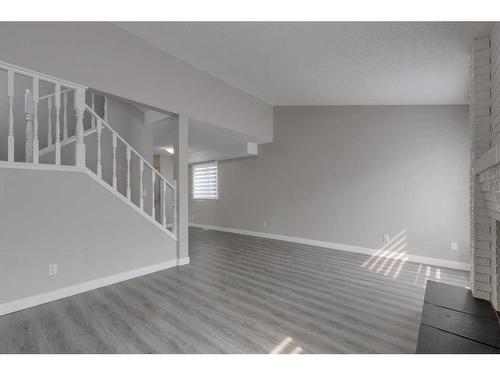 1419 31 Street Sw, Calgary, AB - Indoor Photo Showing Other Room