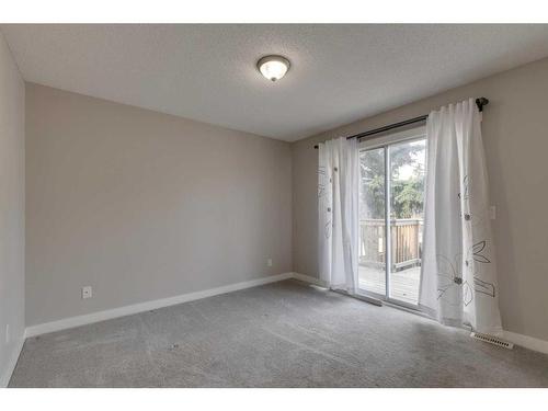 1419 31 Street Sw, Calgary, AB - Indoor Photo Showing Other Room