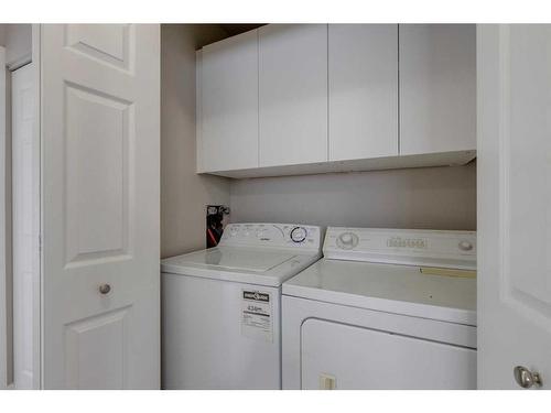 1419 31 Street Sw, Calgary, AB - Indoor Photo Showing Laundry Room