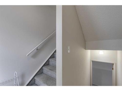 1419 31 Street Sw, Calgary, AB - Indoor Photo Showing Other Room